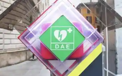 Un defibrillatore in piazza Duomo, Pescantina investe sulla sicurezza