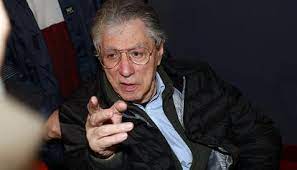 Salvini contestato ai funerali di Bossi a Pontida